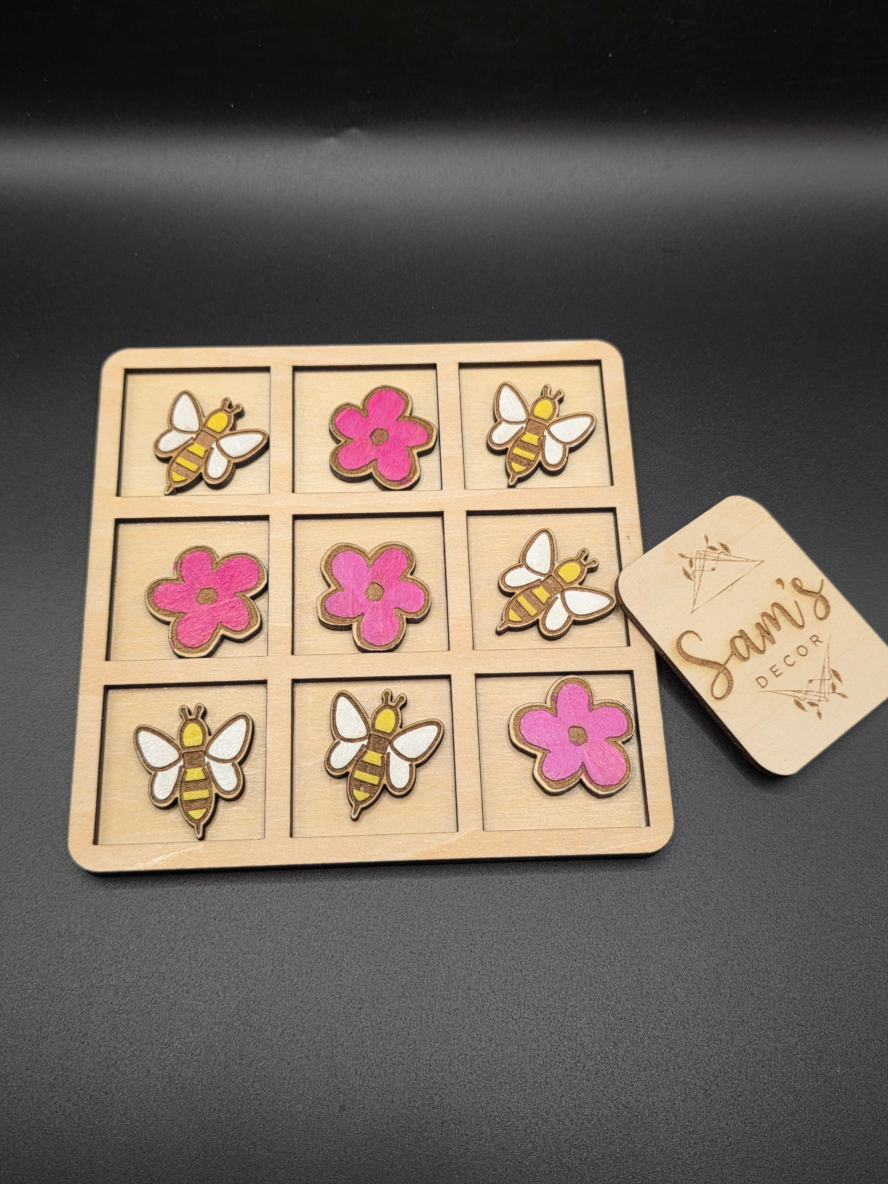 Tic-Tac-Toe Game: Bees and Blooms